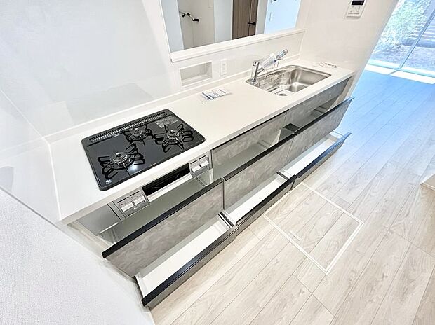 使いやすさを優先したスライド式収納タイプ！