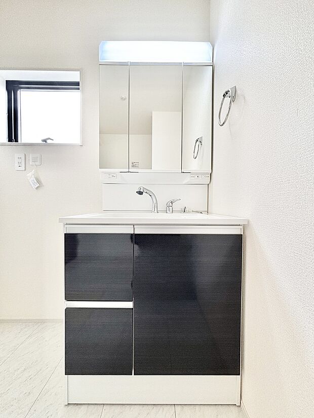 収納力と機能性に優れた洗面化粧台