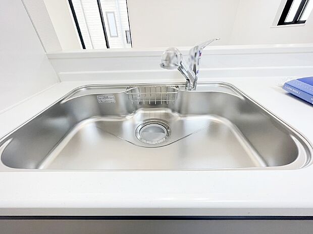 広々としたシンクでお料理やお皿洗いもラクラク快適に！