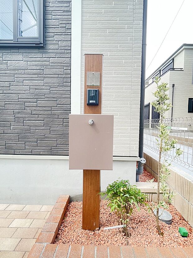 表札・インターホン・ポストをひとつに集約