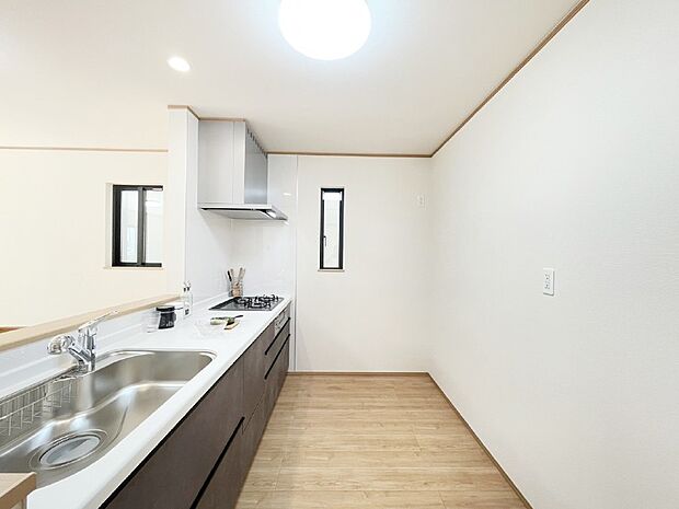 広々とした使い勝手の良いキッチンで日々のお料理も楽しくなりそう  