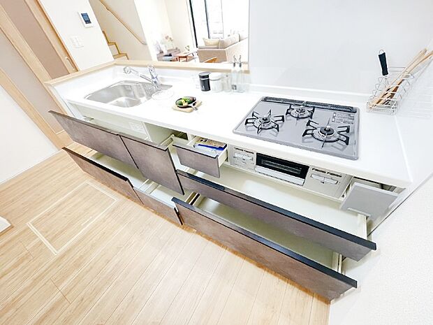 使いやすさを優先したスライド式収納タイプ！