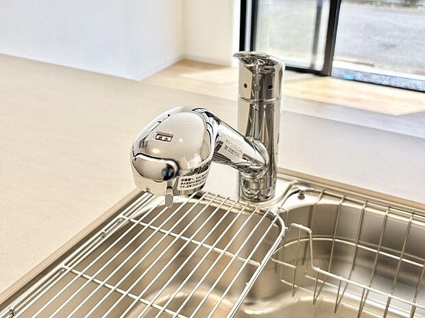 いつでも清潔なおいしいお水を。一つの水栓で水道水と浄水を使い分け。