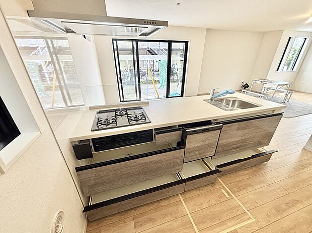 使いやすさを優先したスライド式収納タイプ!