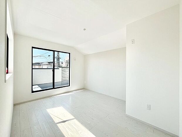 明るいバルコニーサイドに洋室を設置。目覚めの良い寝室に。