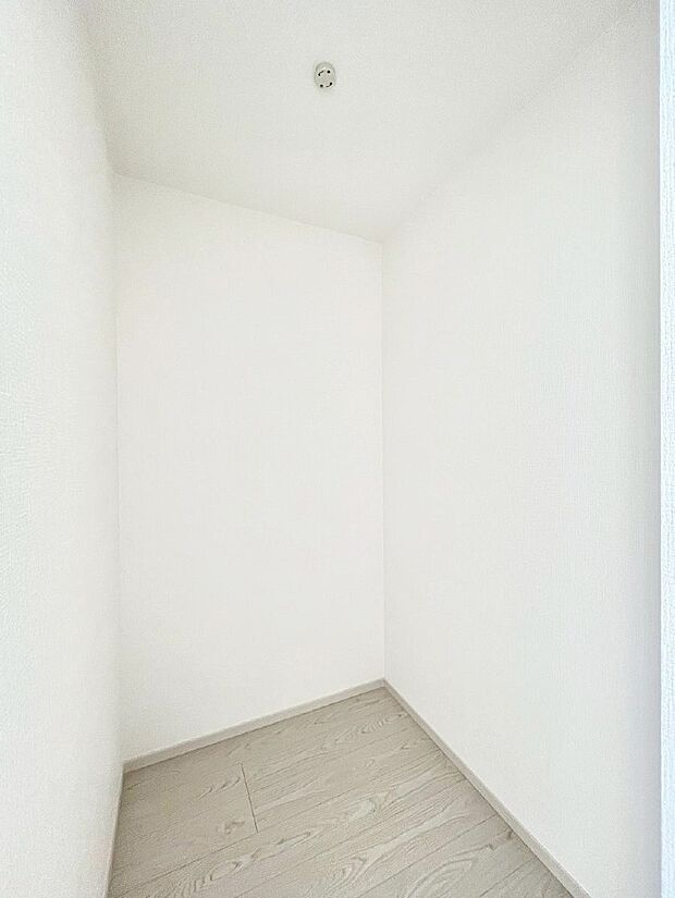 ウォークインクローゼットの活用で生活空間スッキリ