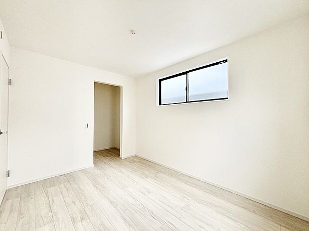 使いやすい形でベットや家具の置き方にも困ることもありません。 