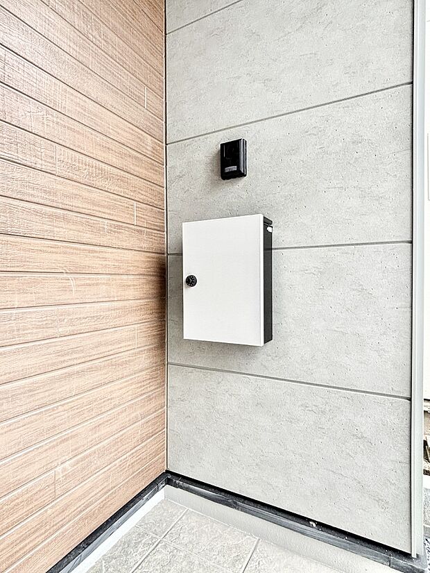 シンプルデザインのポスト。