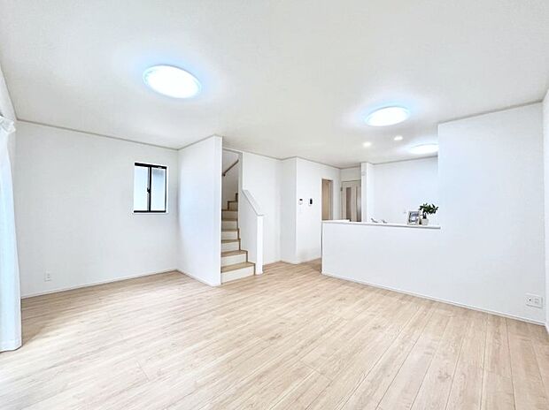 リビング階段・対面キッチン採用で家族とのふれあいを大切にしたプラン