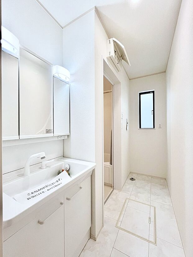 清潔感のある快適空間です。毎日の身支度も気持ち良くお使い頂けます。 