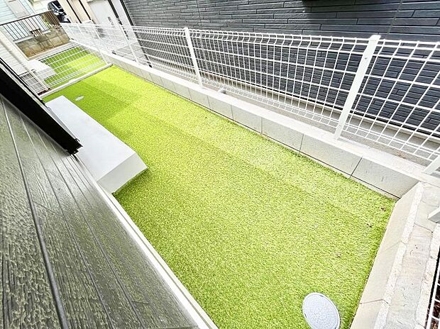 ガーデニングや家庭菜園も楽しめるお庭付き。