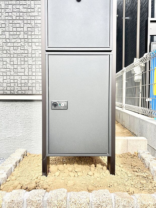 外観「宅配ボックス」 時間を気にせず宅配物をいつでも安全に受け取れます。