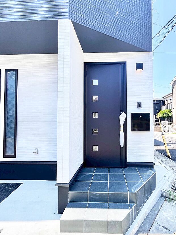 大切な家族、来客を出迎える玄関。