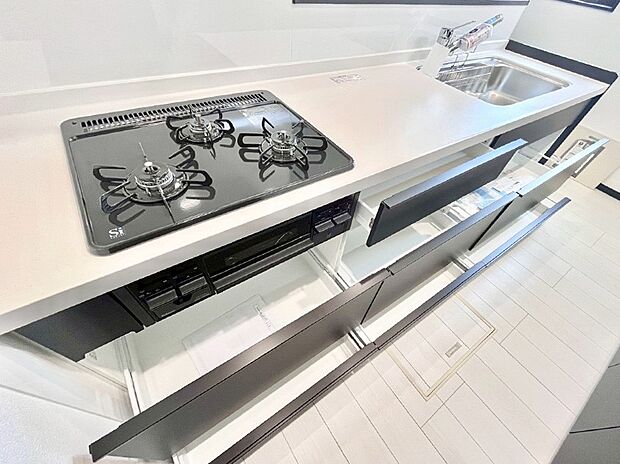 使いやすさを優先したスライド式収納タイプ！