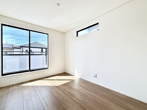 明るいバルコニーサイドに洋室を設置。目覚めの良い寝室に。