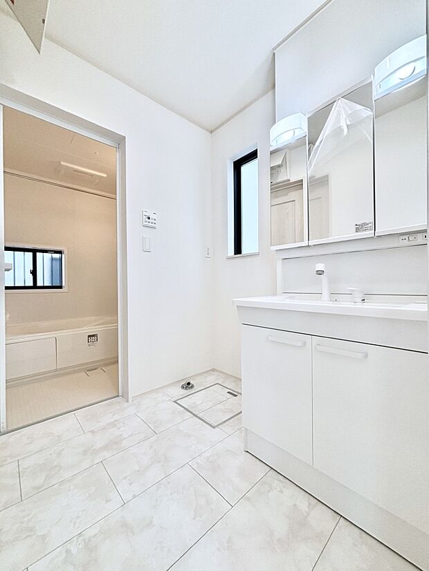 清潔感のある快適空間です。毎日の身支度も気持ち良くお使い頂けます。