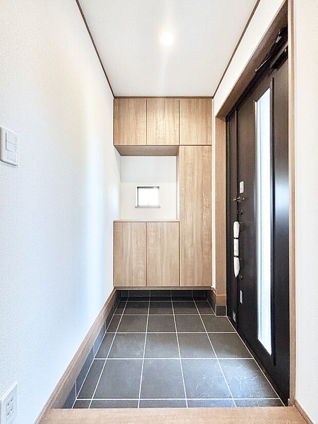 飾り棚を利用して、お越しいただくお客様をおもてなしできます。