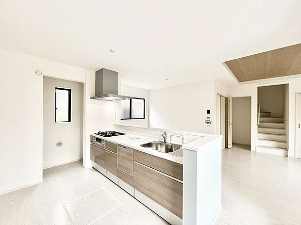 料理をしながらご家族との会話を楽しめる対面カウンターキッチン