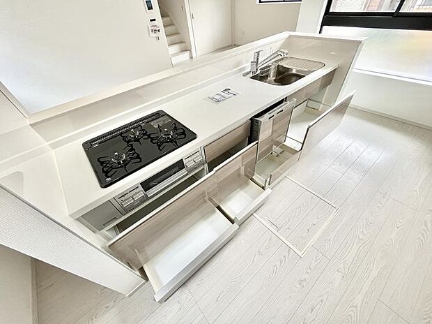 使いやすさを優先したスライド式収納タイプ!