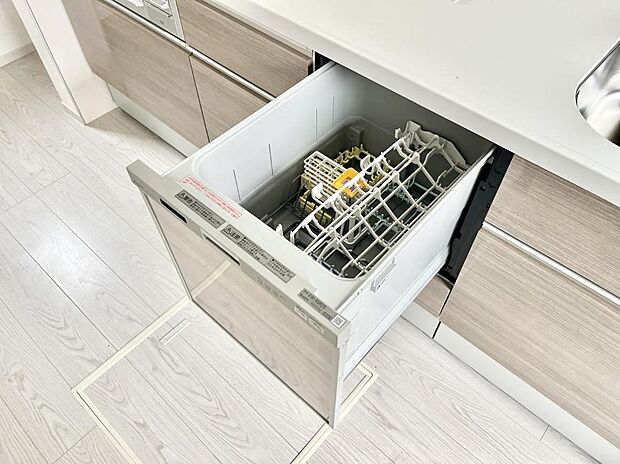 面倒なお片づけは食洗機にお任せ！家事の負担が減って、時間にも気持ちにもゆとりができます。