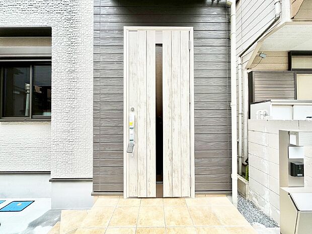 シンプルで落ち着いた雰囲気の玄関周り