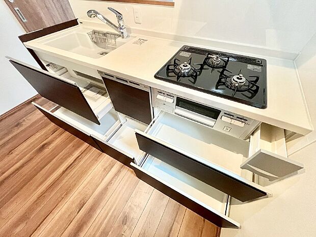 使いやすさを優先したスライド式収納タイプ!