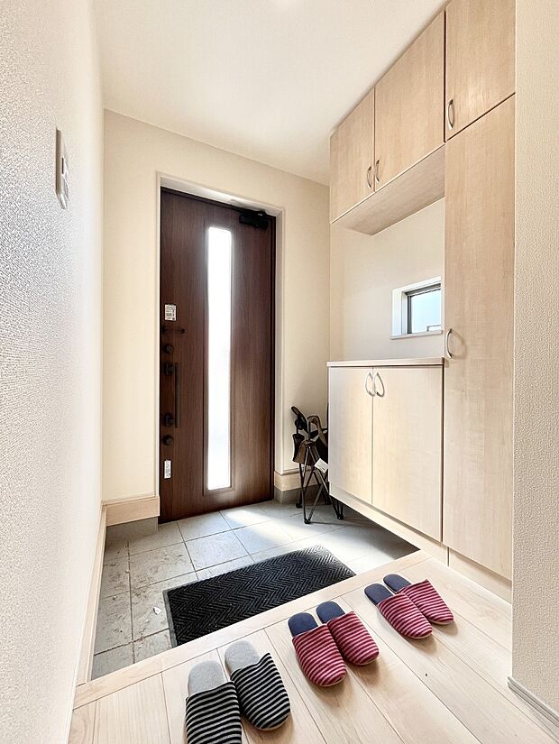 飾り棚を利用して、お越しいただくお客様をおもてなしできます。