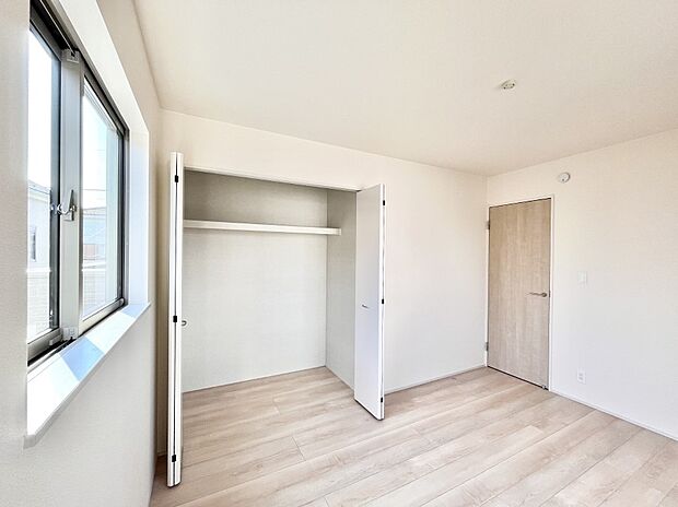 子供部屋にもおすすめな収納スペースたっぷりの居室