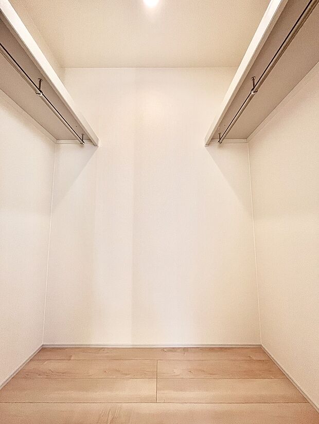 毎日の服選びが楽しくなるウォークインクローゼット 