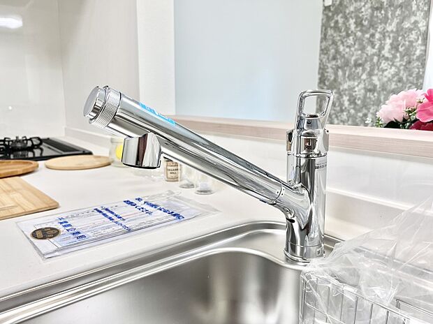 いつでも清潔なおいしいお水を。一つの水栓で水道水と浄水を使い分け。