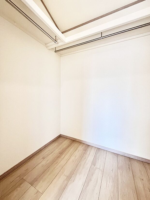 ウォークインクローゼットの活用で生活空間スッキリ  