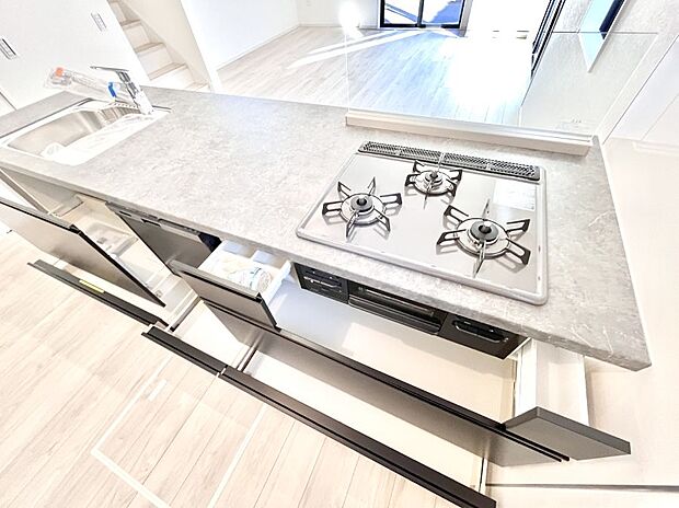 使いやすさを優先したスライド式収納タイプ！