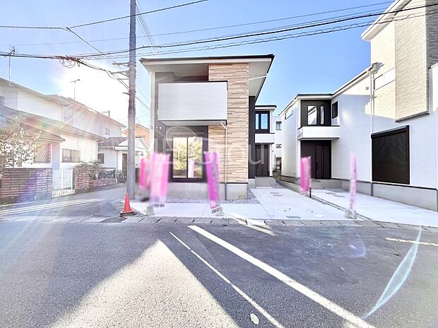 洗練された外観、上質な住空間が広がる室内は永く安心して過ごせる住居です。