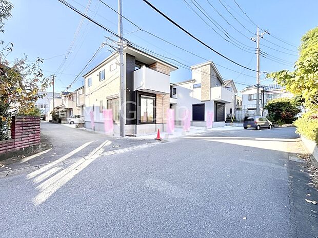 前面道路はきちんと整備されています  