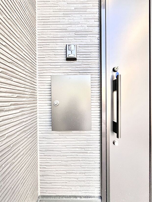 シンプルデザインのポスト。