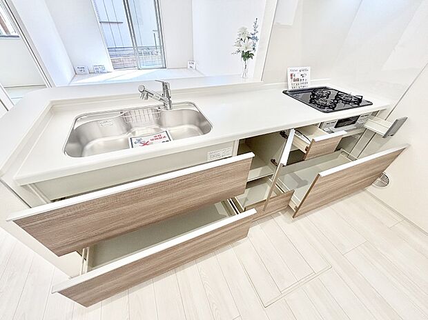 使いやすさを優先したスライド式収納タイプ！