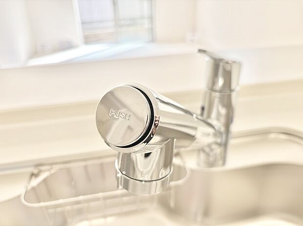 いつでも清潔なおいしいお水を。一つの水栓で水道水と浄水を使い分け。