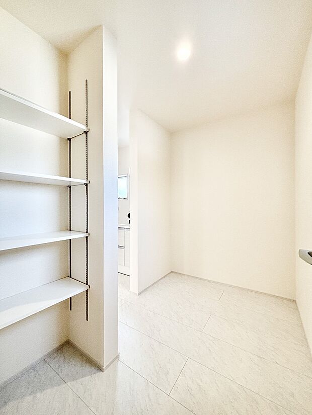 可動棚付きランドリースペース