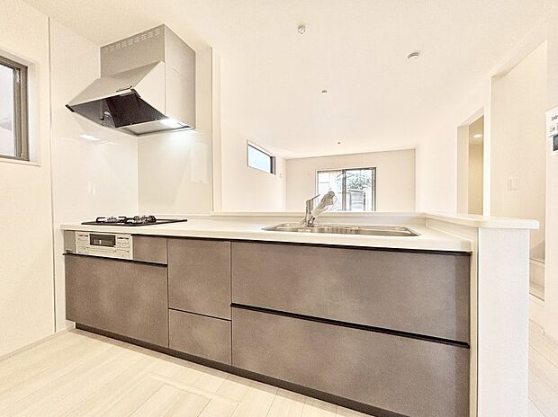 ゆとりあるキッチンではご家族と楽しくお料理ができます。