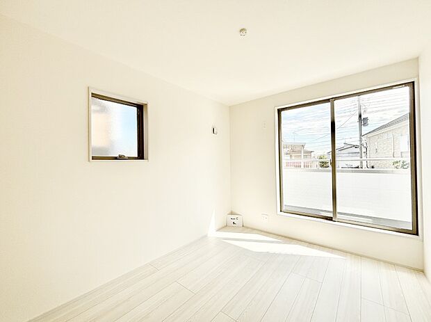 明るいバルコニーサイドに洋室を設置。目覚めの良い寝室に。