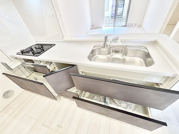 使いやすさを優先したスライド式収納タイプ!