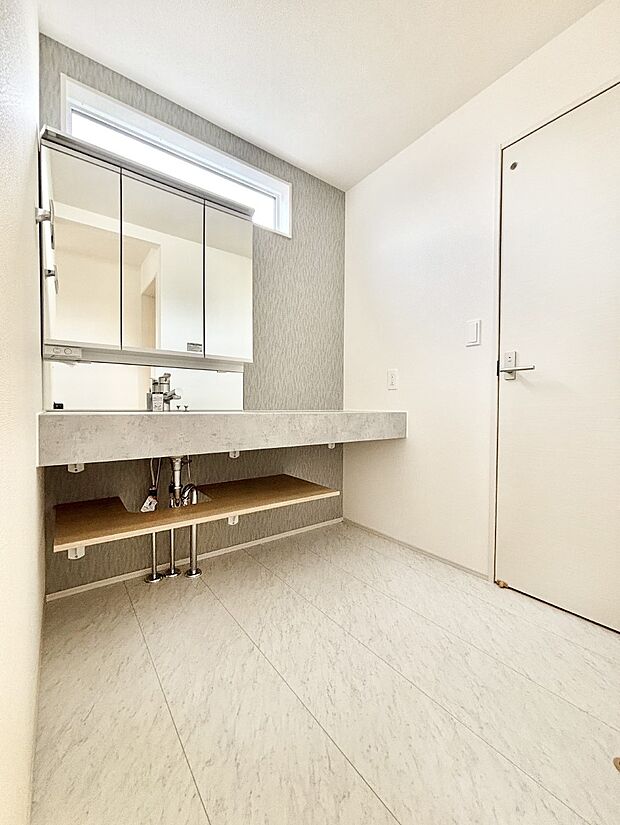 ゆとりの洗面スペースで朝の身支度もラクラク