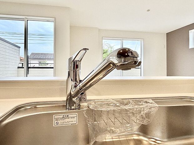 いつでも清潔なおいしいお水を。一つの水栓で水道水と浄水を使い分け。