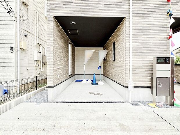 ビルトインタイプは大切なお車を傷や汚れから守ることができます。