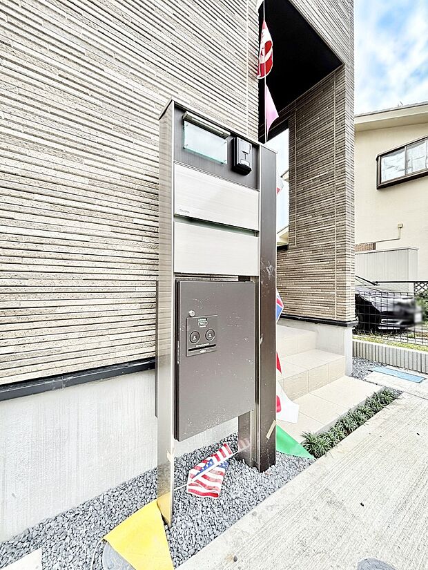 シンプルデザインのポスト。