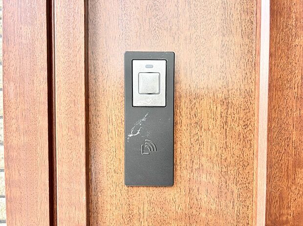 スマートに開錠できる電子キー  