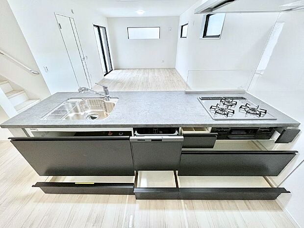 使いやすさを優先したスライド式収納タイプ!