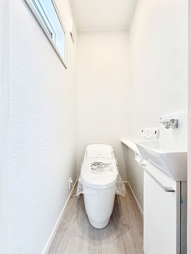 トイレは温水洗浄機能付き  