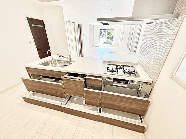 使いやすさを優先したスライド式収納タイプ！