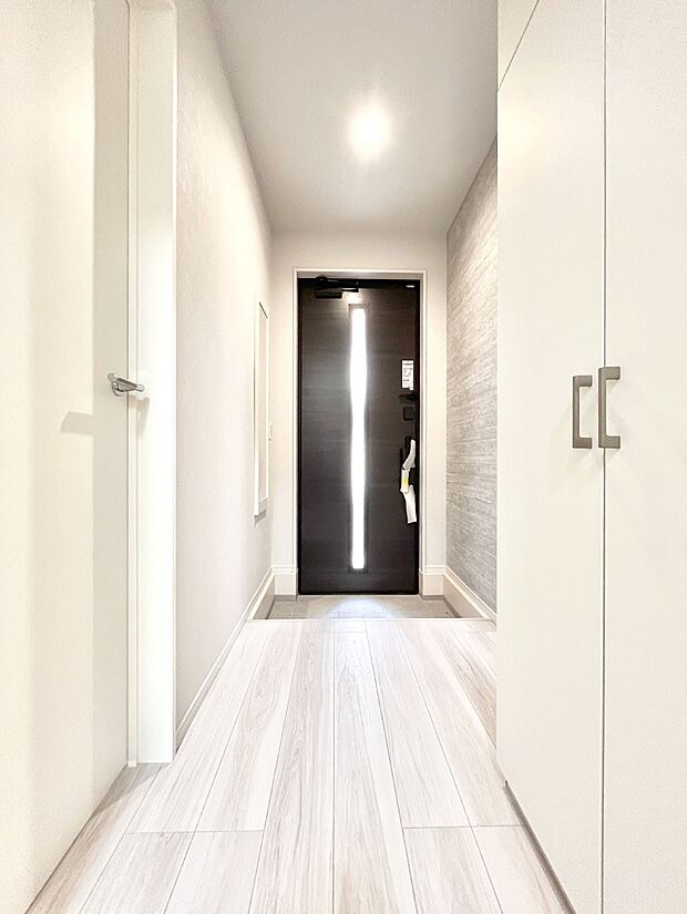 明るい玄関はお客様をお出迎えするのにぴったりです!